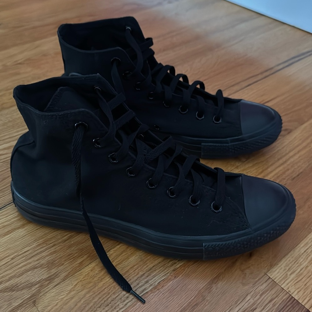 Converse canvas hi tops
Men’s 9/Women’s 11
